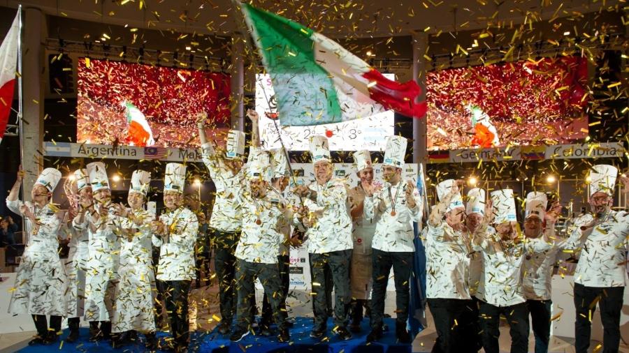 Equipe italiana comemorando o título mundial de melhor sorvete - Reprodução/coppamondogelateria