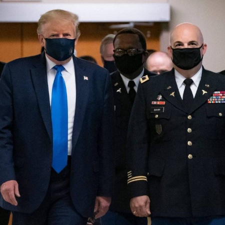 Secretária de imprensa da Casa Branca descreveu Trump como "o homem mais testado da América" - Alex Edelman/AFP
