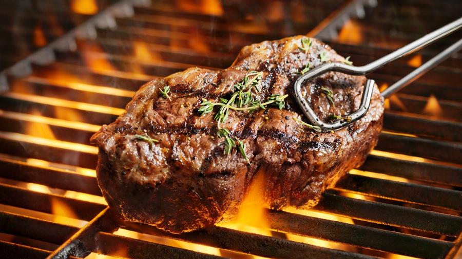 Projeto que pode proibir que alimentos veganos usem referências de carne será votado em setembro - LauriPatterson/Getty Images