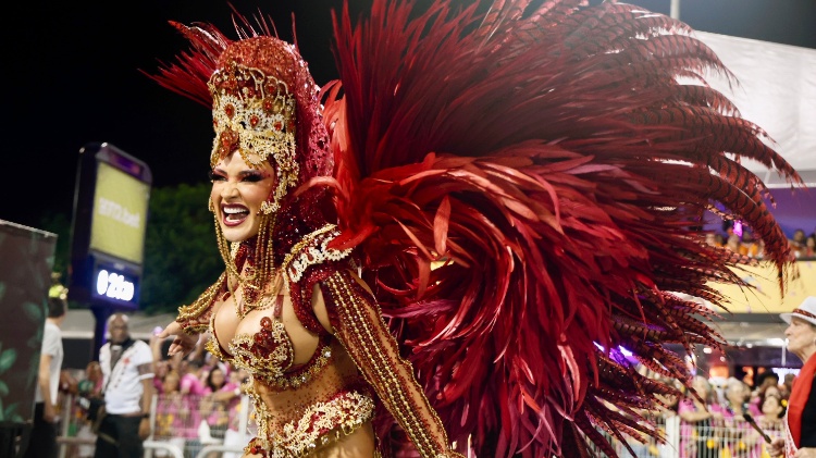Karine Grum, Rainha de bateria da Dragões da Real, vice-campeã do Grupo Especial, no Desfile das Campeãs do Carnaval de São Paulo de 2024