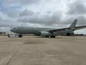 FAB envia quinto voo para resgatar brasileiros no Líbano