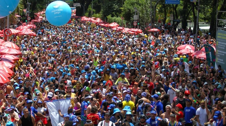 Bloco Vou de Táxi teve concentração às 10 horas próximo ao Ibirapuera, em São Paulo