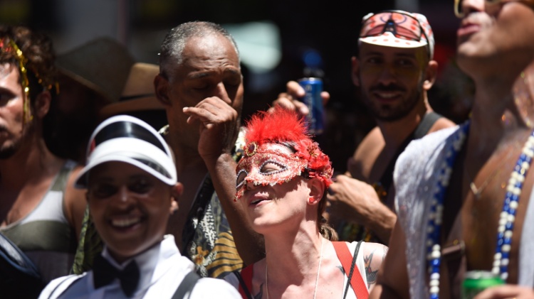 Alegria marca foliões no Bloco Cordão do Boitatá, no Rio de Janeiro