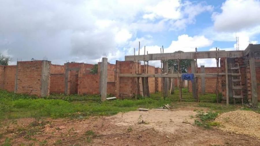 Obra inacabada de creche paralisada em Campo Largo do Piauí (PI), com 62% de execução, e com dinheiro atrasado pelo FNDE - Simec-19.set.21/MEC