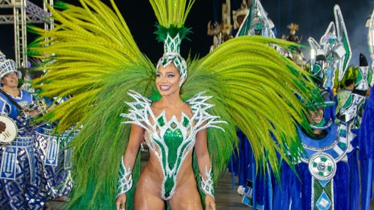 Savia David, rainha de bateria da Unidos de Vila Maria