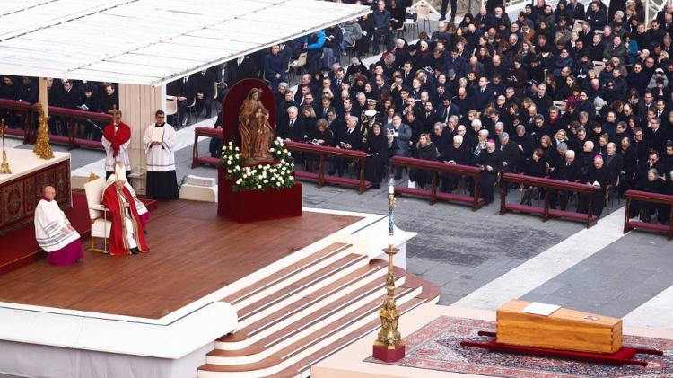 Papa Francisco preside despedida de Bento 16 na praça de São Pedro, no Vaticano Papa Francisco preside despedida de Bento 16 na praça de São Pedro, no Vaticano