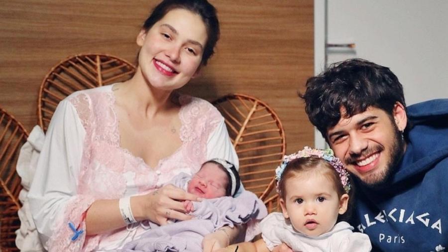 Virginia Fonseca e Ze Felipe posam com as filhas Maria Alice e Maria Flor - Reprodução/Instagram