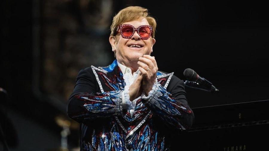 Elton John realizou 330 apresentações na turnê de despedida dos palcos