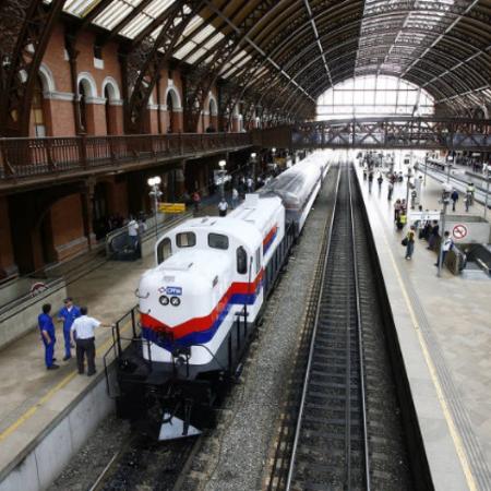 O Expresso Turístico da CPTM leva os passageiros a bordo de vagões reformados da década de 1960. A viagem tem três destinos diferentes: Jundiaí, Mogi das Cruzes e Paranapiacaba