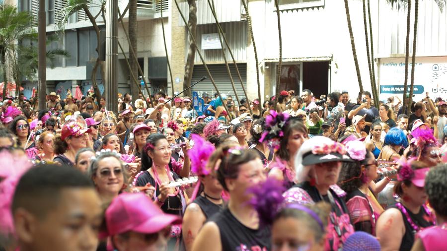 Bloco Pagu desfilou nesta terça-feira de Carnaval no centro de São Paulo