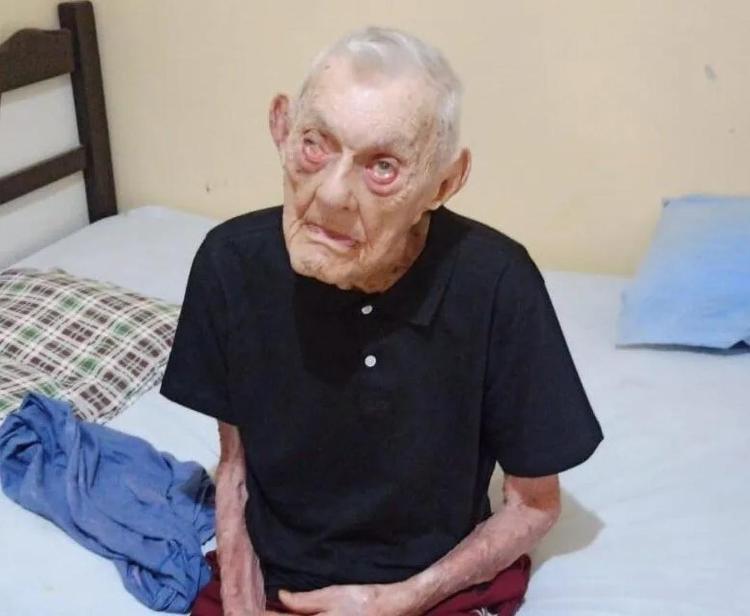 João Marinho Neto de Maranguape CE tem 112 anos e e apontado como o homem mais velho do mundo