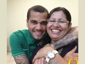 Mãe de Daniel Alves se manifesta após condenação: 'Inocente, sim'