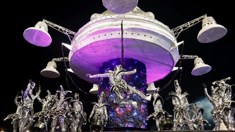 Comissão de frente da Gaviões da Fiel no Desfile das Campeãs do Carnaval de São Paulo de 2024