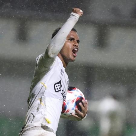 Enzo Monteiro, do Santos, comemora após marcar contra o Remo, na Copa São Paulo