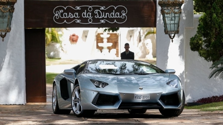 Lamborghini Aventador Roadster de Collor apreendido em 2014 é avaliado em R$ 3,5 milhões Lamborghini Aventador Roadster de Collor apreendido em 2014 é avaliado em R$ 3,5 milhões