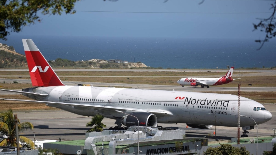 5.570 russos que estavam na ilha de férias retornarão em voos fretados da companhia aérea Nordwind devido ao bloqueio aéreo internacional à aviões russos - Andrés Martinez Casares/Reuters