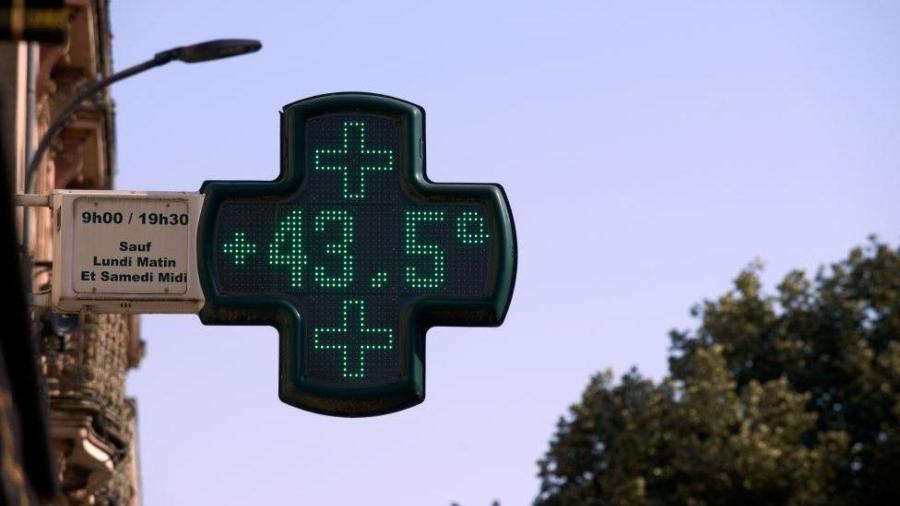 Aquecimento global, mudanças climáticas: relógio de farmácia na Europa marca 43,5 graus - Getty Images