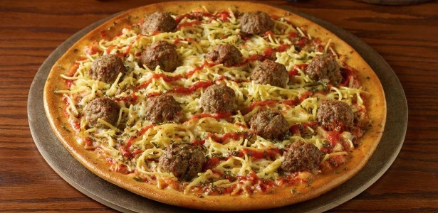 Até almôndega: norte-americanos inventam pizza de macarronada - Divulgação
