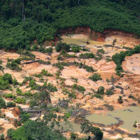 Garimpo ilegal dentro da terra indígena Yanomami, em Roraima, em 2020 - Chico Batata - 2020/Greenpeace