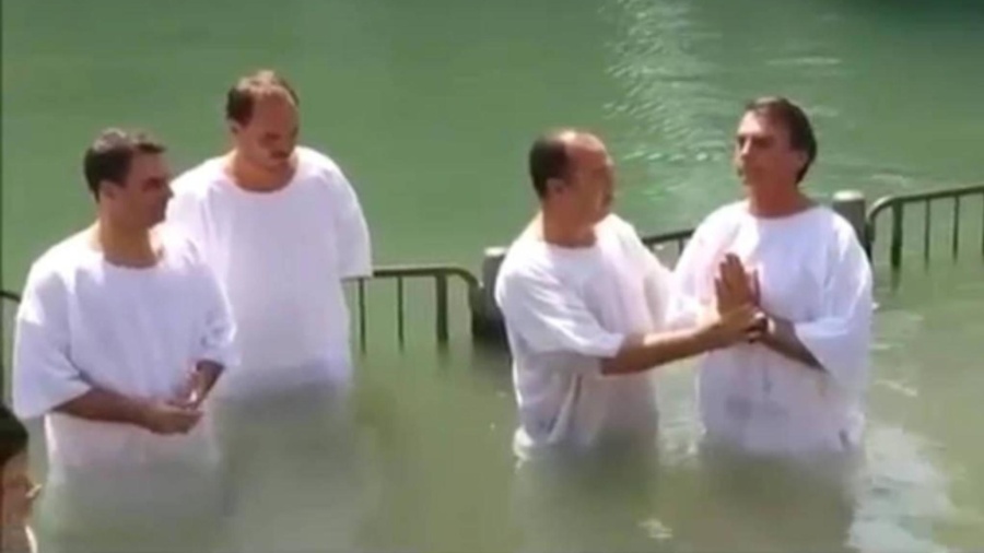 Jair Bolsonaro foi batizado nas águas do rio Jordão, em Israel - Reprodução