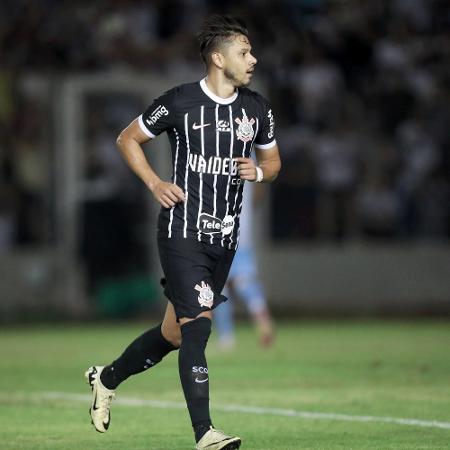 Romero, do Corinthians, comemora seu gol no amistoso contra o Londrina