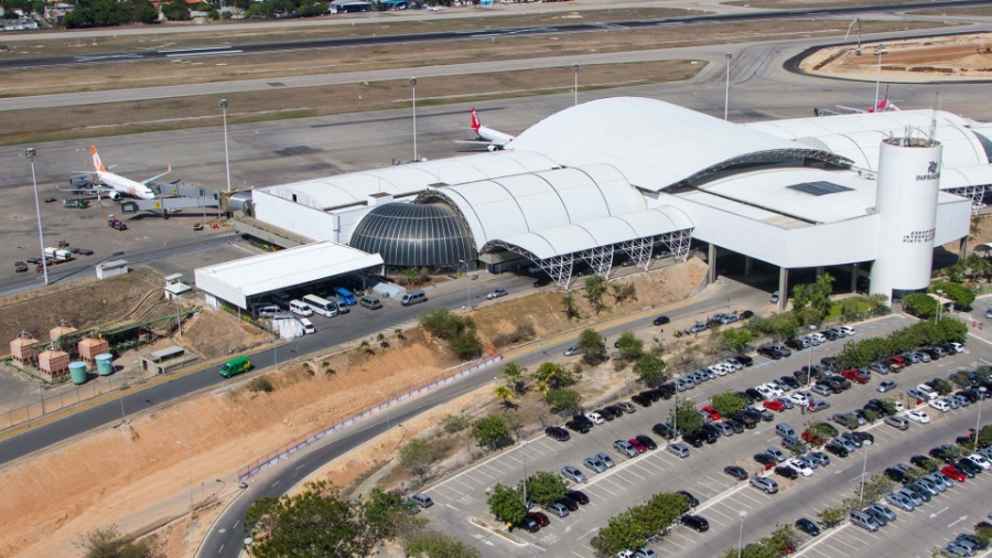 Aeroporto de Fortaleza chegou a fechar por 1h17 ontem por conta das colisões entre morcegos e aviões - Reprodução