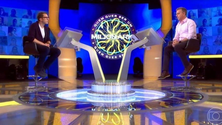 Luciano Huck faz a pergunta do milhão para Rafael Cunha na disputa de "Quem quer ser um milionário?" - Reprodução/TV Globo