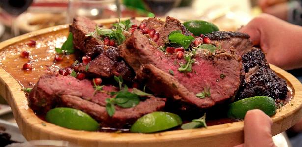 Receitas | Pernil de cordeiro pede molhos e acompanhamentos intensos; experimente