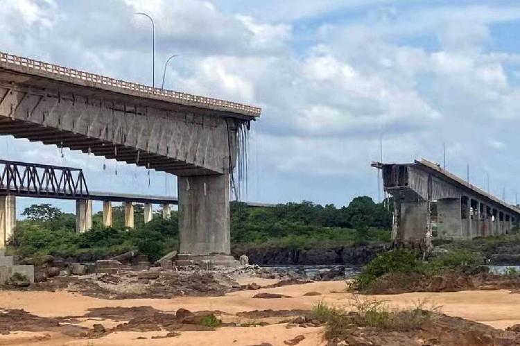 A ponte Juscelino Kubitscheck de Oliveira ligava Aguiarnopólis (TO) e Estreito (MA)  