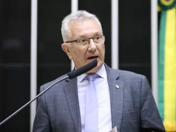 '30 meses não tem como': quem é deputado que reclamou de propina parcelada