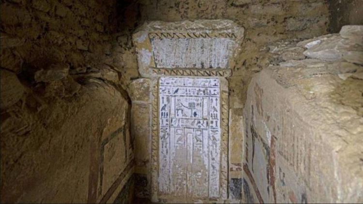 Uma das tumbas recém-descobertas no sítio arqueológico de Saqqara, ao sul do Cairo - Getty Images - Getty Images