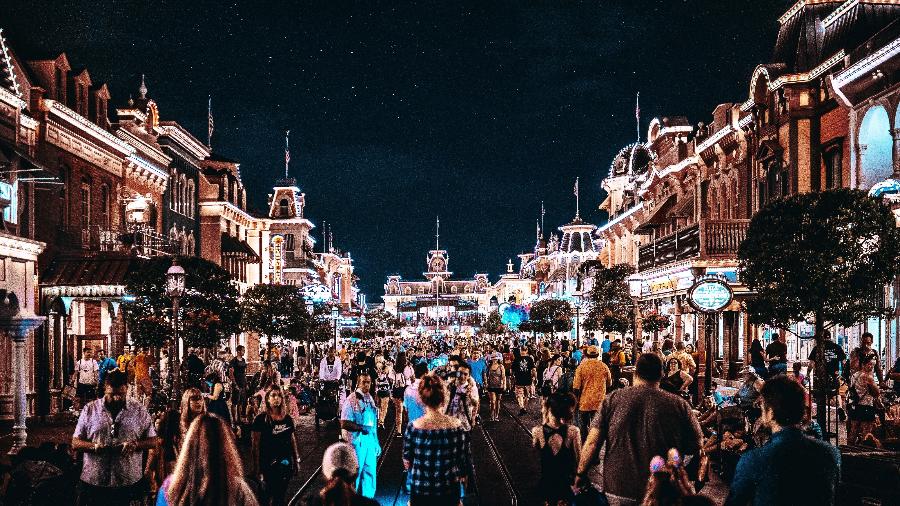 No parque Magic Kingdom, no complexo Disney, você encontra comidas especias nesse fim de ano - Benjamin Suter/ Unsplash