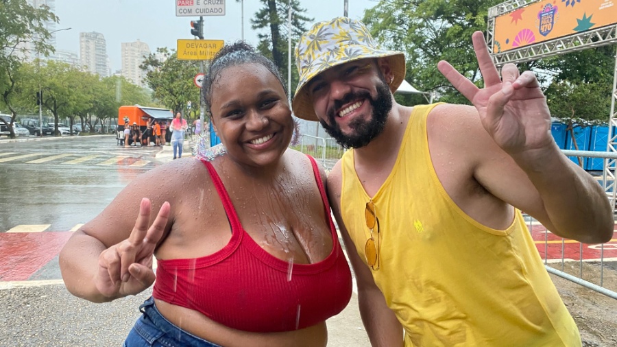 Gabriela da Silva Padilha, 29 e Matheus Muniz, 27, terminaram o Carnaval no bloco do Pedro Sampaio