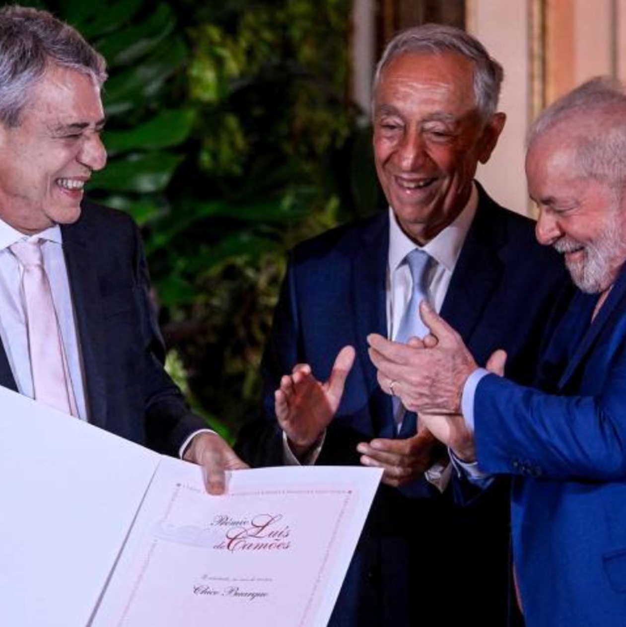 Museu da Língua Portuguesa - Parabéns a Chico Buarque pelo Prêmio