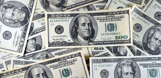 Saída de dólares supera entrada em US$ 636 mi, após 2 meses no azul - Karen Bleier/AFP