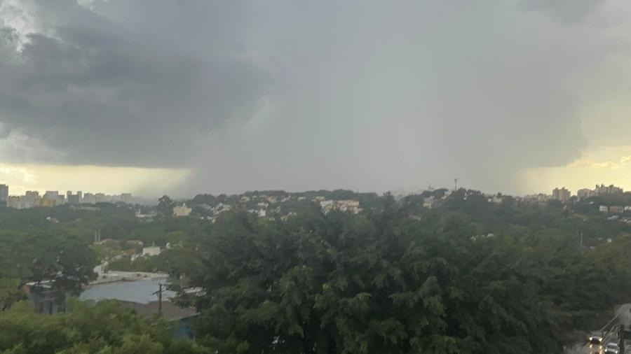 'Paredão de chuva' que atingiu a zona oeste de São Paulo no final de fevereiro 'Paredão de chuva' que atingiu a zona oeste de São Paulo no final de fevereiro