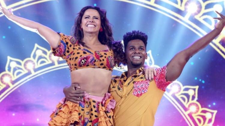 Viviane Araujo e Adeilton Ribeiro; o dançarino foi desligado e substituído por outro profissional - REPRODUÇÃO/TV GLOBO - REPRODUÇÃO/TV GLOBO