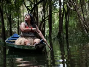 Lula a favor do petróleo na Amazônia preocupa indígenas, diz Alessandra Munduruku