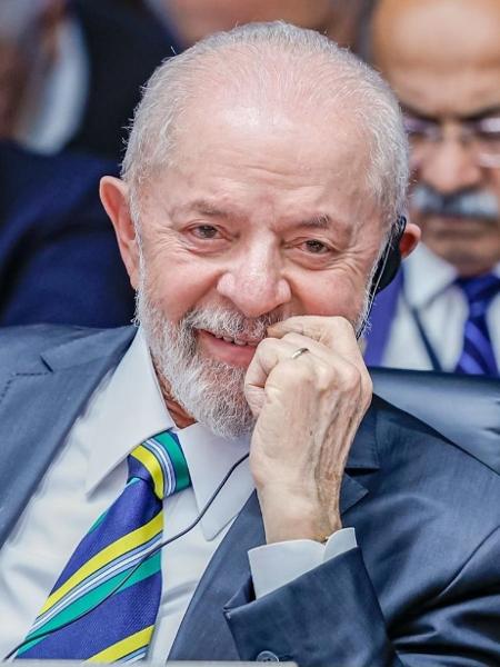 O presidente Lula esteve em Assunção, no Paraguai, e viajou para a Bolívia