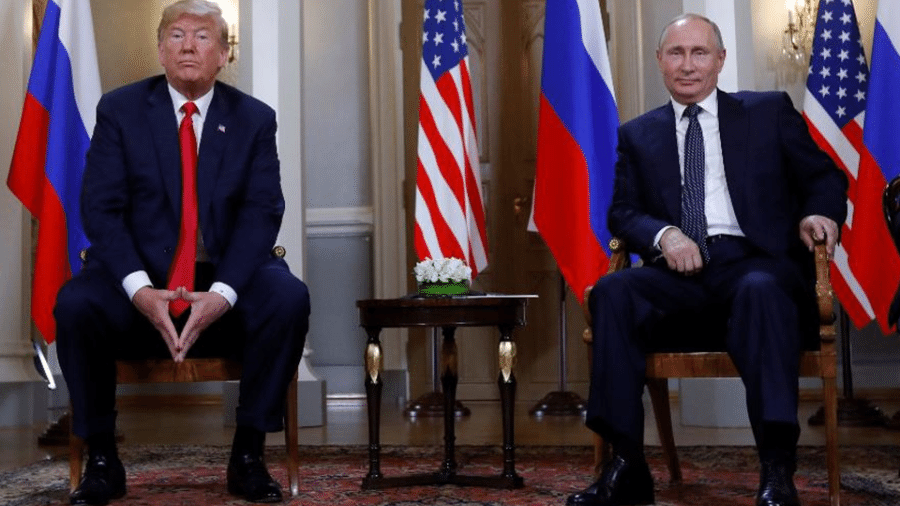 Presidente dos EUA, Donald Trump, encontra-se com o presidente da Rússia, Vladimir Putin, em Helsinque, Finlândia - REUTERS/Kevin Lamarque