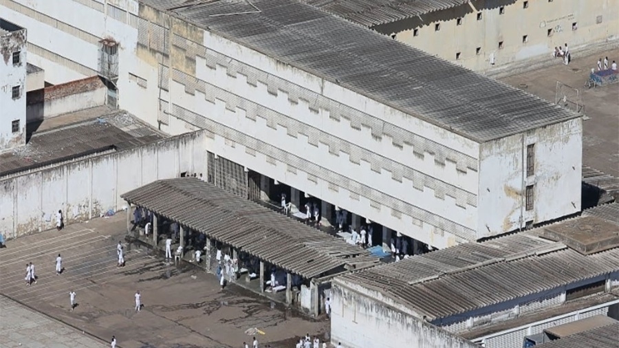 21.nov.2013 - Imagem aérea do Centro de Internamento e Reeducação (CIR), que fica dentro do Complexo Penitenciário da Papuda, no Distrito Federal. - Sergio Lima/Folhapress