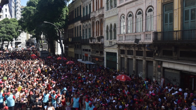 Cordão da Bola Preta acontece no centro do Rio de Janeiro