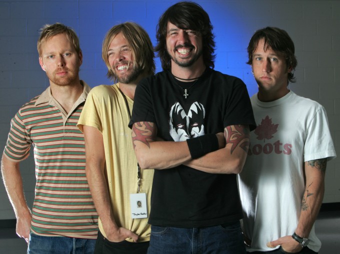 Uma das formações do Foo Fighters; Grhol é o de camisa preta (FOTO: DIVULGAÇÃO)