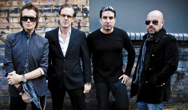 Black Country Communion: da esq. para a dir., Hughes, Joe Bonamassa, Derek Sherinian e Jason Bonham (FOTO: DIVULGAÇÃO)