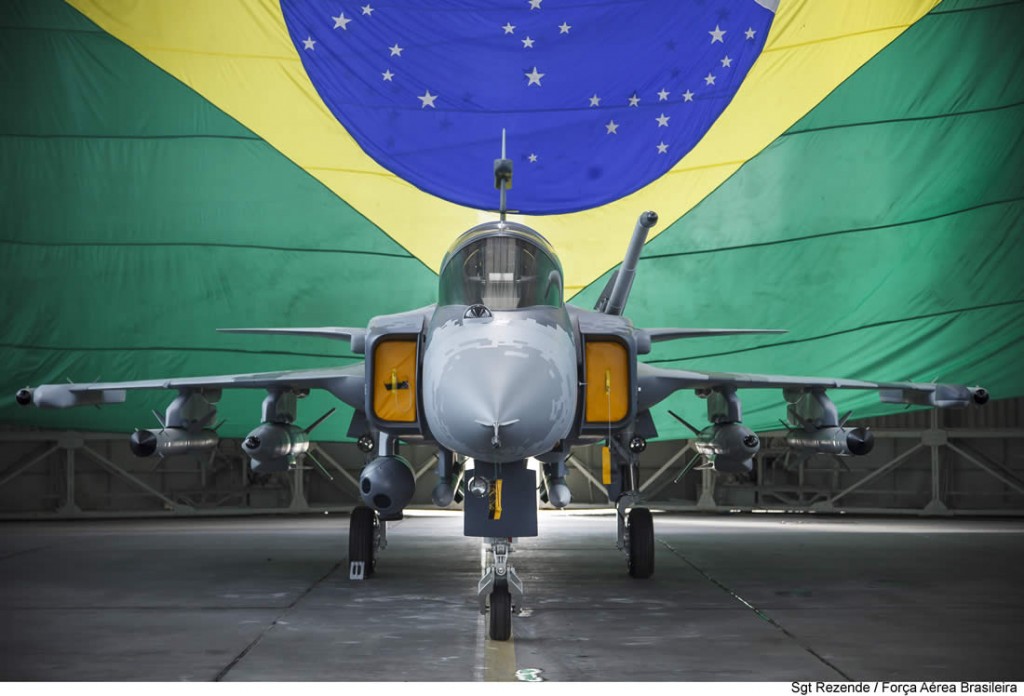 Quer conhecer o novo caça da FAB Brasília tem visita à cabine do Gripen UOL Economia