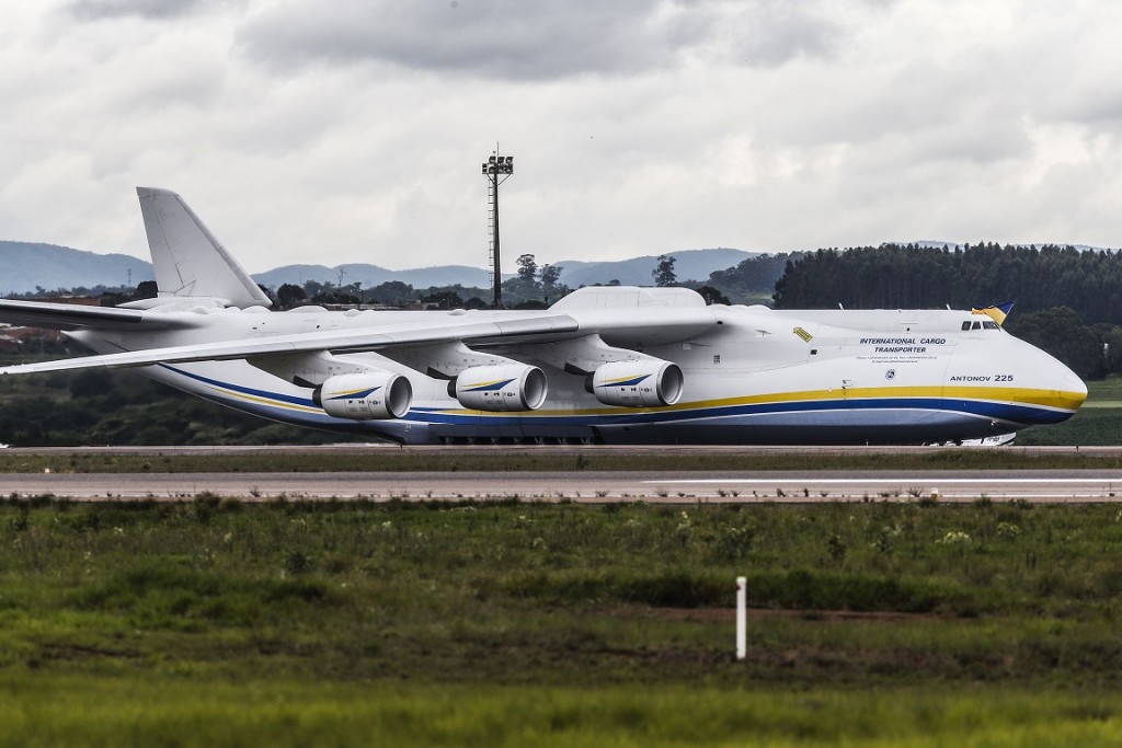 A carga que o avião levará ao Chile é a maior da aviação brasileira (Foto: Lucas Lima/UOL)