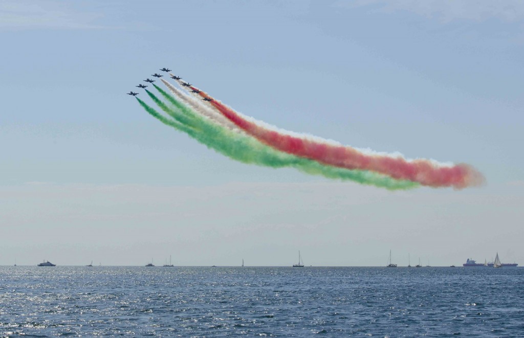 Esquadrilha da Itália desenha a bandeira do país no céu (Imagem: Divulgação)