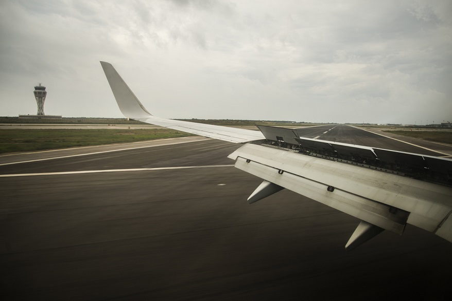 Por que os aviões mudam o sentido de pouso e decolagem nas pistas? - UOL  Economia