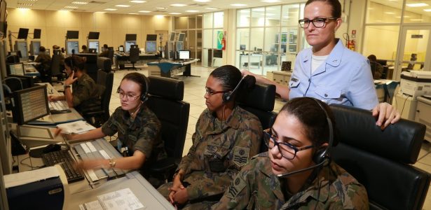 Mulheres s o 40 dos controladores de tr fego a reo no Brasil