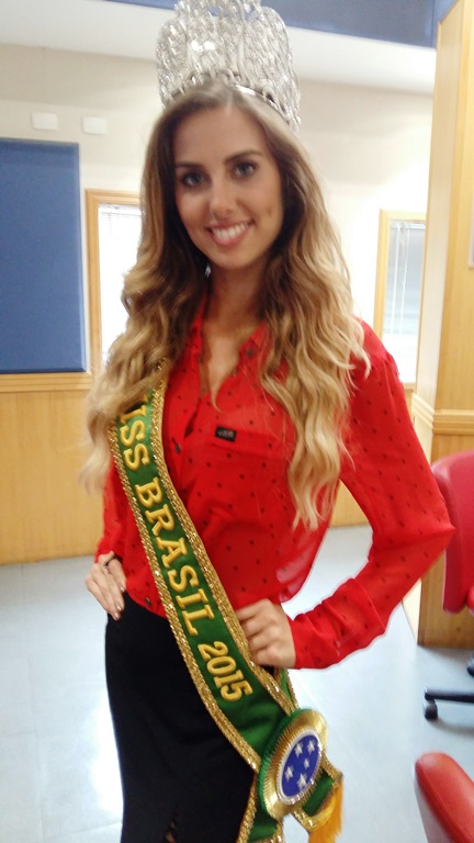 Miss Brasil, Marthina vestiu vermelho no dia seguinte Foto: Blog do Boleiro